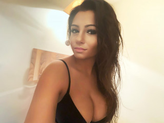 Alter: 34 / Löwe - Alter: 163 / normal - Geschlecht: weiblich - Ausrichtung: bisexuell - Haare: braun / mittellang - Piercing: keins - bewebmaster-Alter: B - Hautfarbe: weiss - Augen: braun - Rasur: vollrasiert